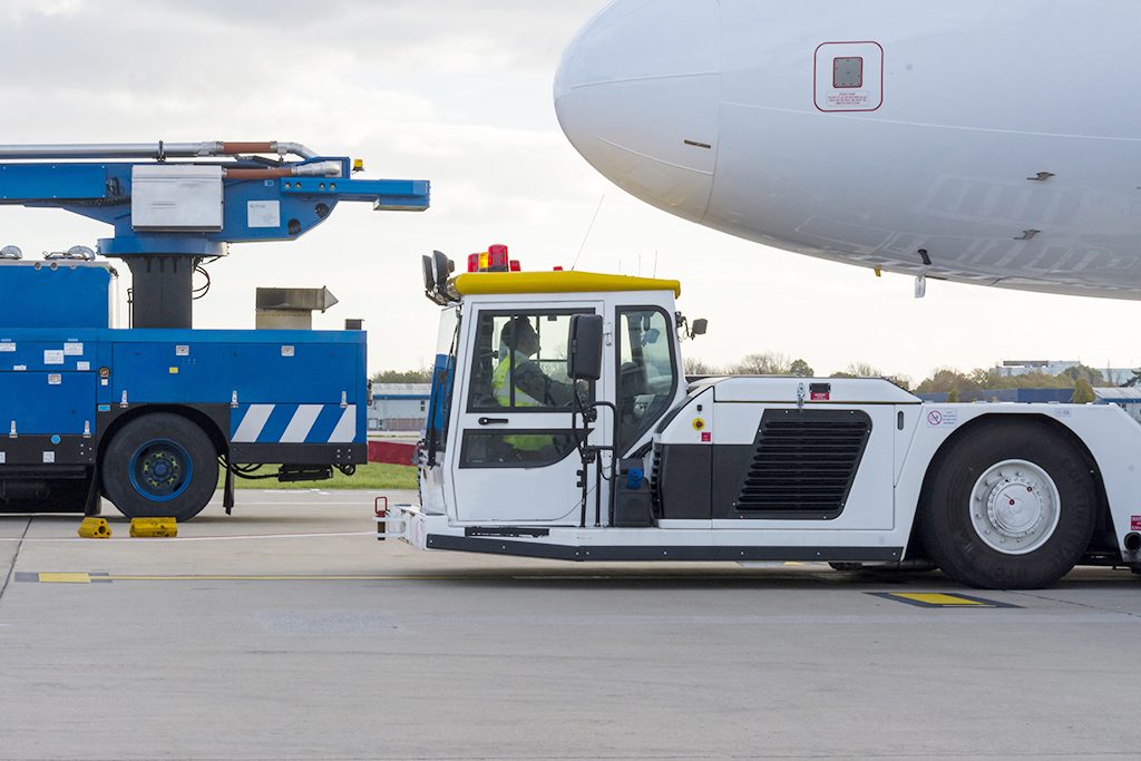 7 Ways To Minimize Aircraft Towing Damage - RTITB